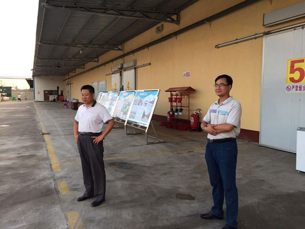 经贸委付主任李镇长